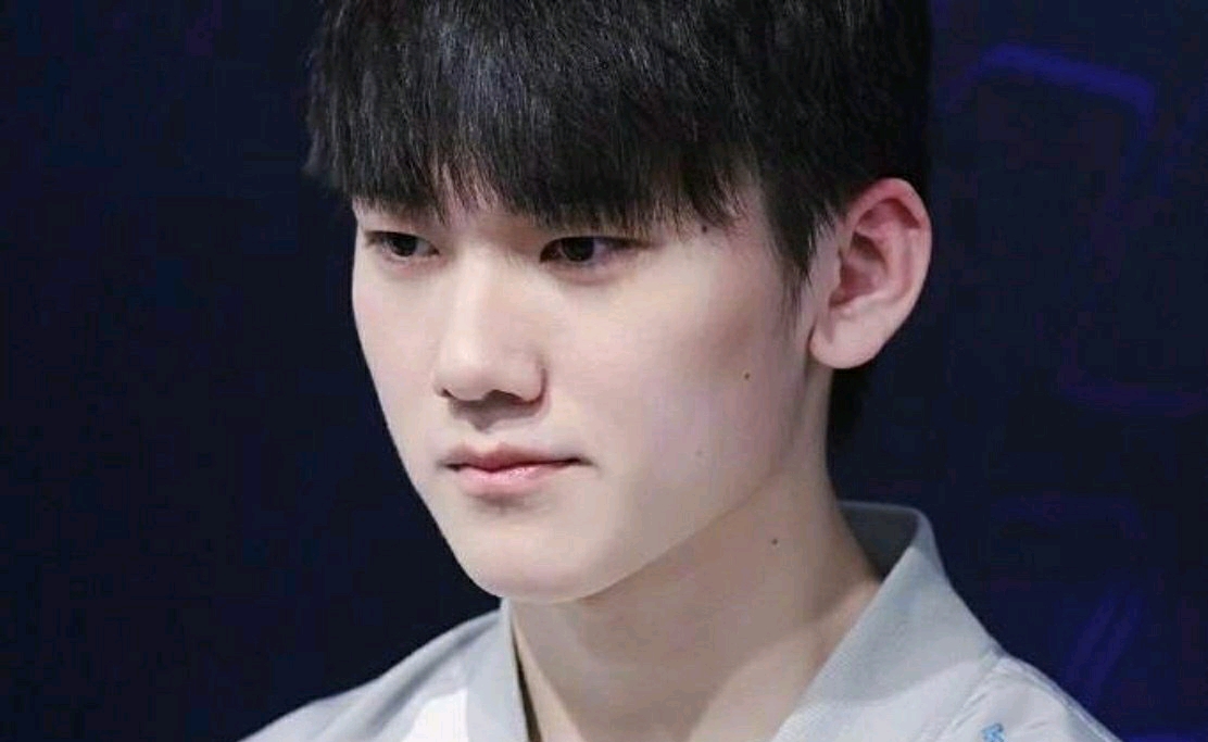 TES赛后群访 JackeyLove ：因为对面的英雄更厉害，所以第二局开局没打过