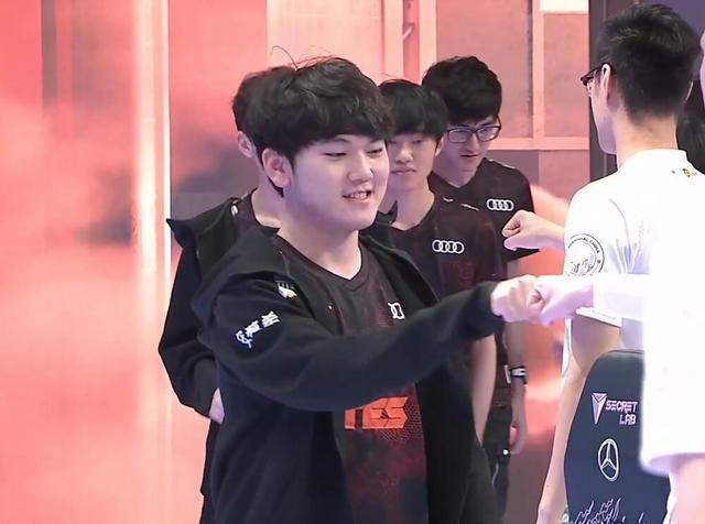 LPL夏季赛W2D3：C组大乱斗开启！LNG战RA、TES遇OMG