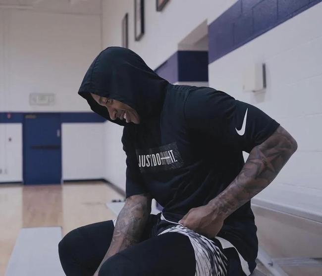 边逼出利物
